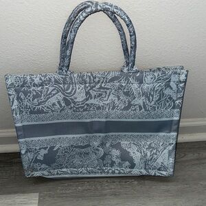 Chic Blue Patterned Tote Bag